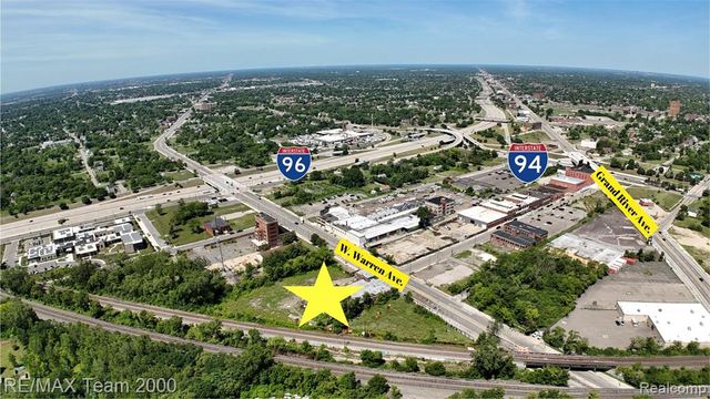 2715 W Warren Avenue, Detroit, MI 48208