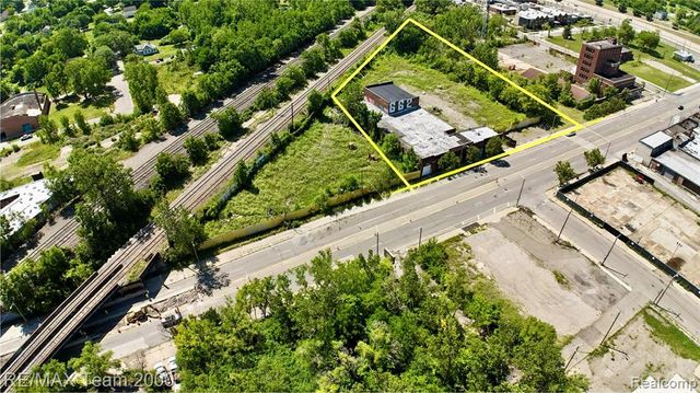 2715 W Warren Avenue, Detroit, MI 48208