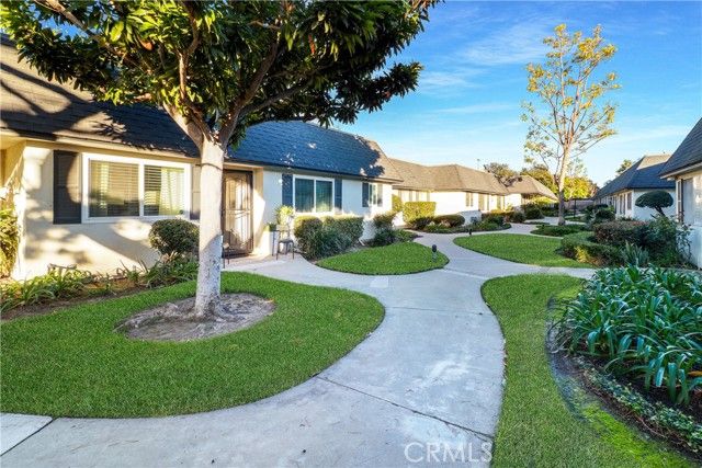 1318 Victoria B, Fullerton, CA 92831