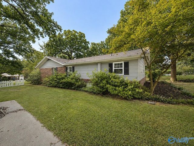 1901 Morningside Drive, Hartselle, AL 35640