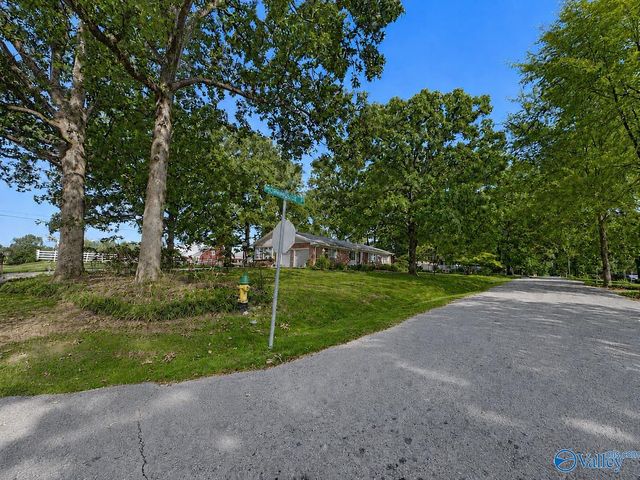 1901 Morningside Drive, Hartselle, AL 35640