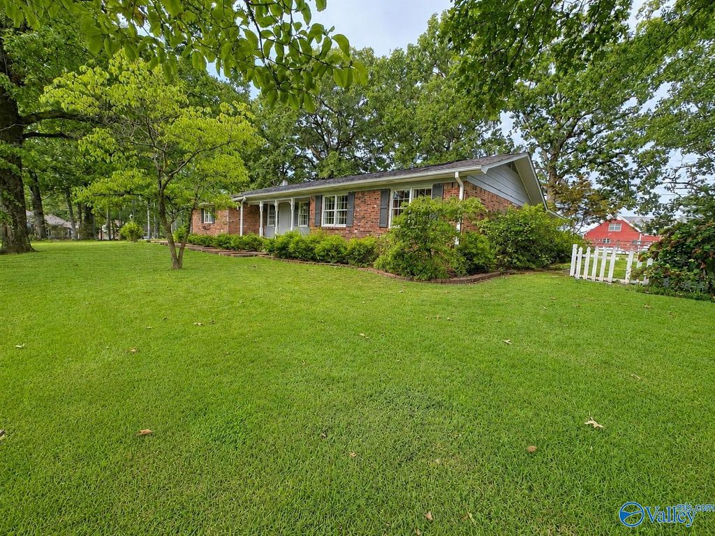 1901 Morningside Drive, Hartselle, AL 35640