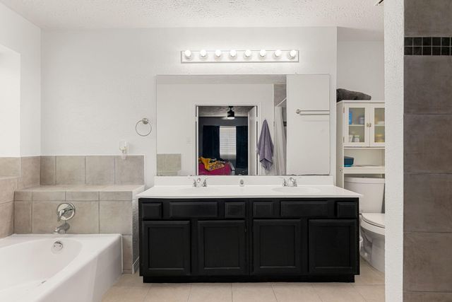 327 Brompton Court, Highlands, TX 77562