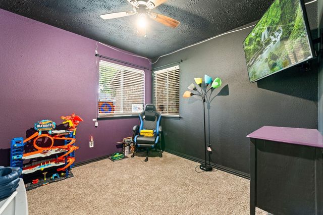 327 Brompton Court, Highlands, TX 77562