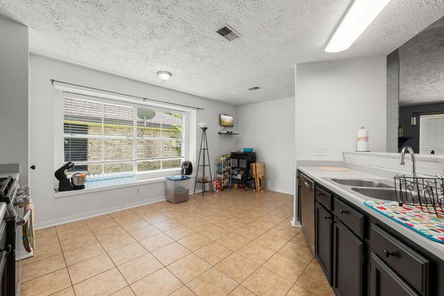 327 Brompton Court, Highlands, TX 77562
