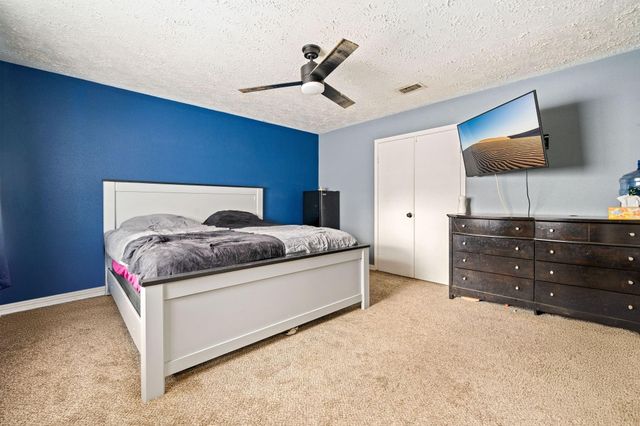 327 Brompton Court, Highlands, TX 77562
