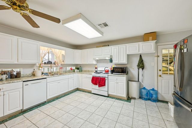 3036 Crest Drive, Dickinson, TX 77539