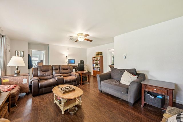 3036 Crest Drive, Dickinson, TX 77539