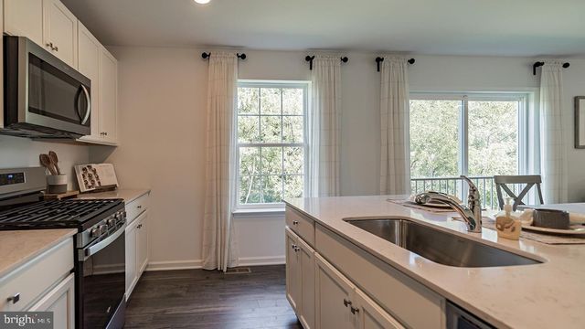 9 BOBSTAY RD, Barnegat, NJ 08005