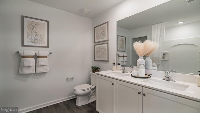 9 BOBSTAY RD, Barnegat, NJ 08005