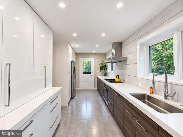 5819 GROSVENOR LN, Bethesda, MD 20814