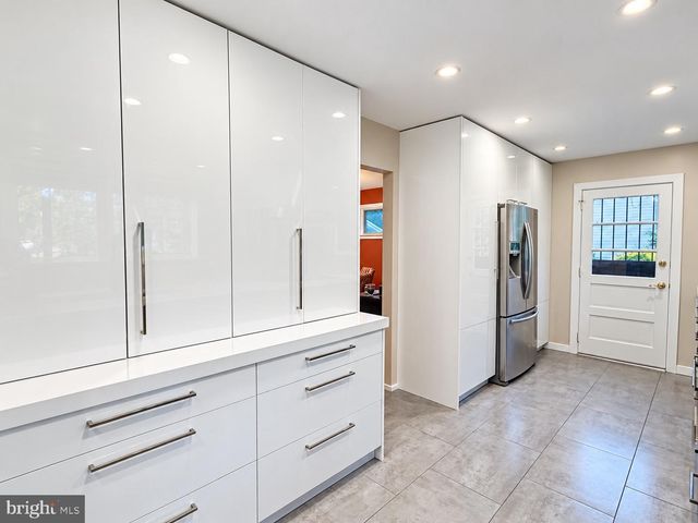 5819 GROSVENOR LN, Bethesda, MD 20814