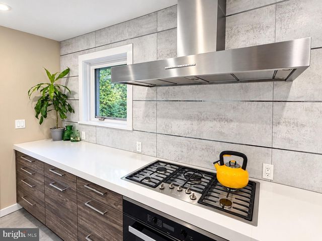 5819 GROSVENOR LN, Bethesda, MD 20814