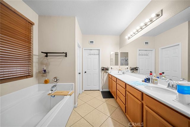 11726 Christmas Rose, Bakersfield, CA 93311