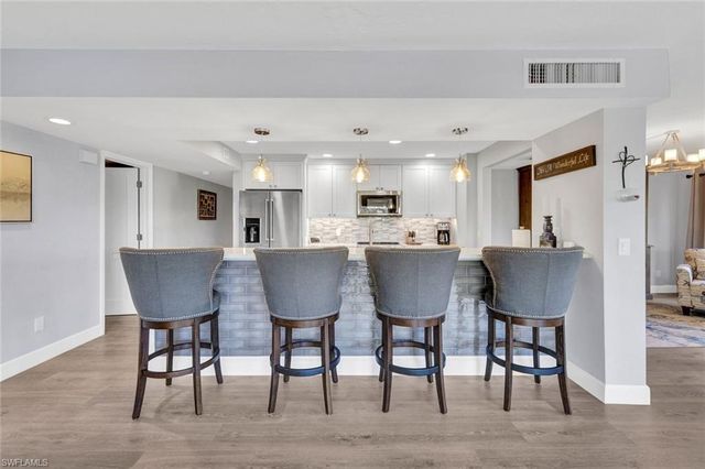 6300 Cougar RUN # 104, Fort Myers, FL 33908