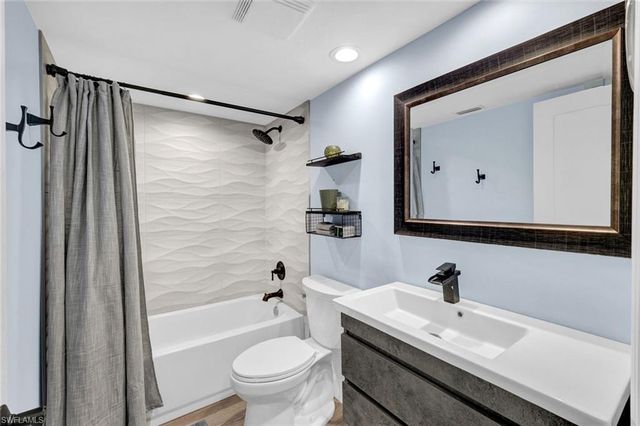 6300 Cougar RUN # 104, Fort Myers, FL 33908