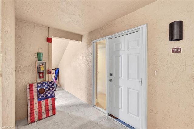 6300 Cougar RUN # 104, Fort Myers, FL 33908