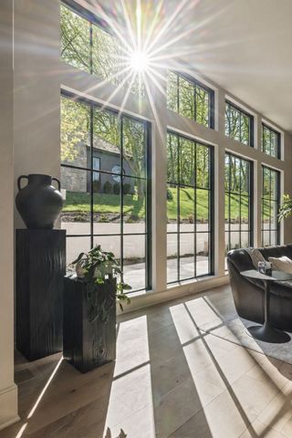 1049 Overton Lea Rd, Nashville, TN 37220