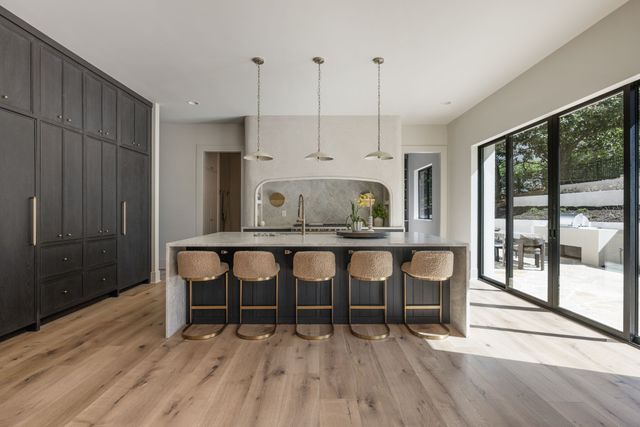 1049 Overton Lea Rd, Nashville, TN 37220