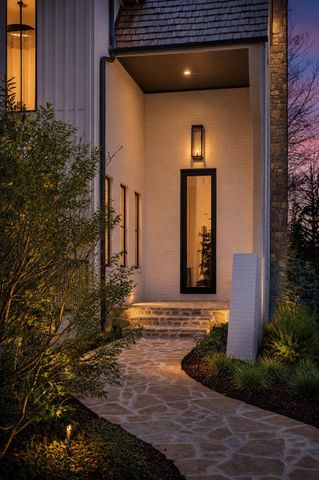 1049 Overton Lea Rd, Nashville, TN 37220