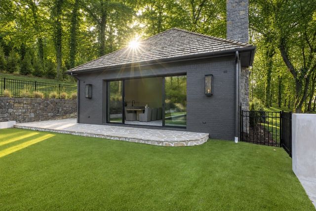 1049 Overton Lea Rd, Nashville, TN 37220