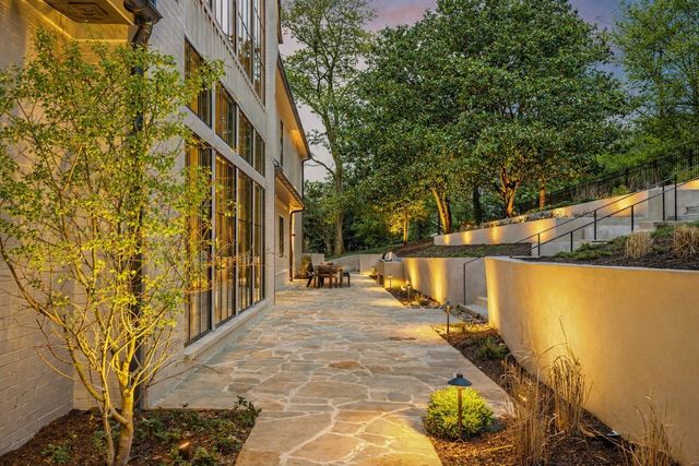 1049 Overton Lea Rd, Nashville, TN 37220