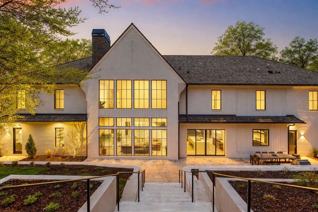 1049 Overton Lea Rd, Nashville, TN 37220