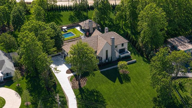1049 Overton Lea Rd, Nashville, TN 37220