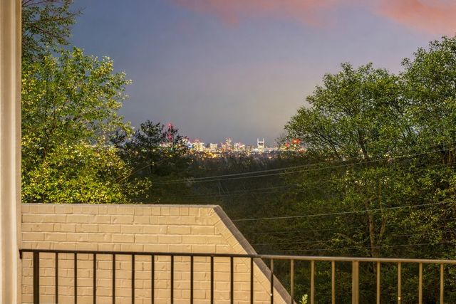 1049 Overton Lea Rd, Nashville, TN 37220