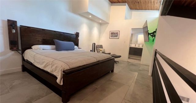 5460 White Oak Avenue A305, Encino, CA 91316