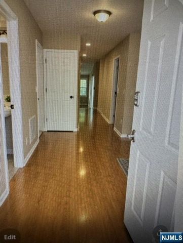 113 Saratoga Square, Wayne, NJ 07470