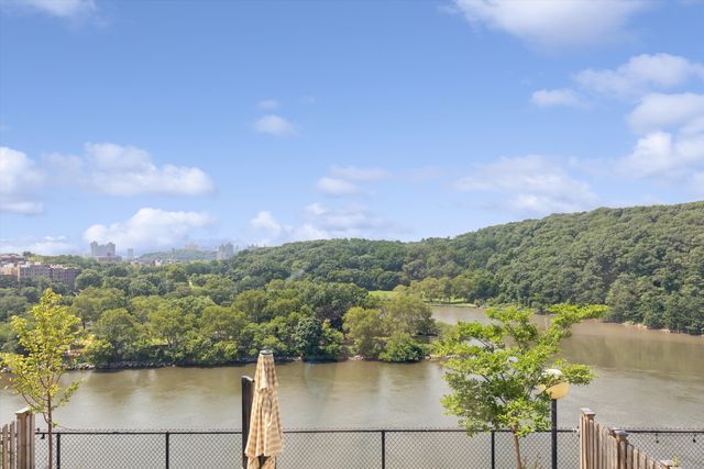 2400 Johnson Ave Apt 2D, New York City, NY 10463