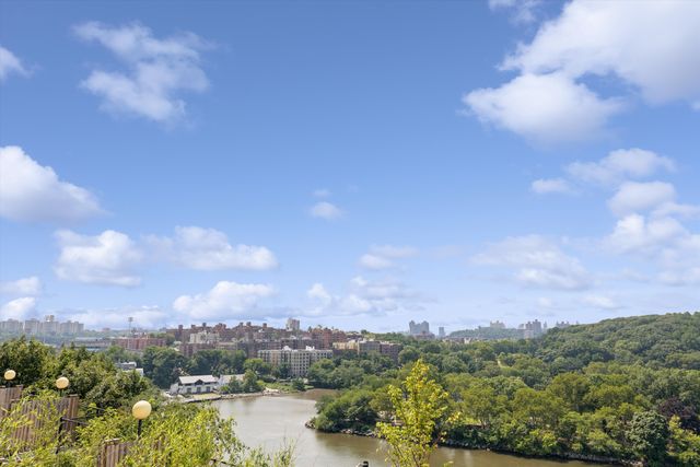 2400 Johnson Ave Apt 2D, New York City, NY 10463