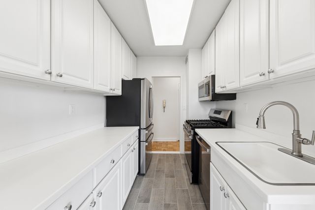 2400 Johnson Ave Apt 2D, New York City, NY 10463