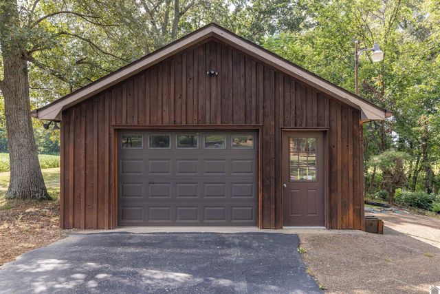 2585 Crossland Road, Murray, KY 42071