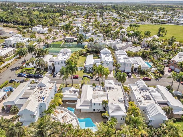 16 CALLE PALMA DE COCO, Dorado, PR 00646