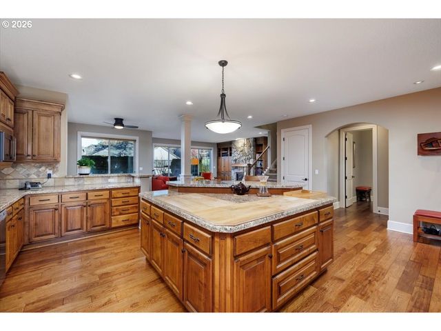 5511 FIELDSTONE Ct, Lake Oswego, OR 97035