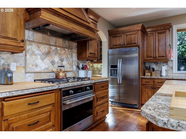 5511 FIELDSTONE Ct, Lake Oswego, OR 97035
