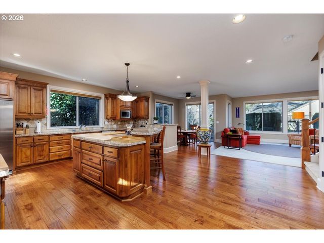 5511 FIELDSTONE Ct, Lake Oswego, OR 97035