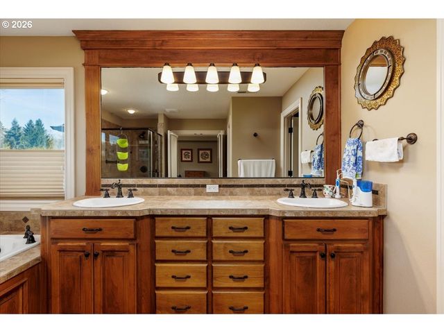 5511 FIELDSTONE Ct, Lake Oswego, OR 97035