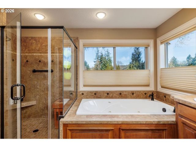 5511 FIELDSTONE Ct, Lake Oswego, OR 97035