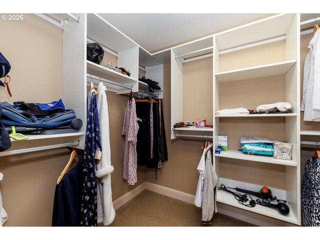 5511 FIELDSTONE Ct, Lake Oswego, OR 97035