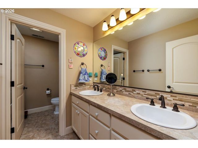 5511 FIELDSTONE Ct, Lake Oswego, OR 97035