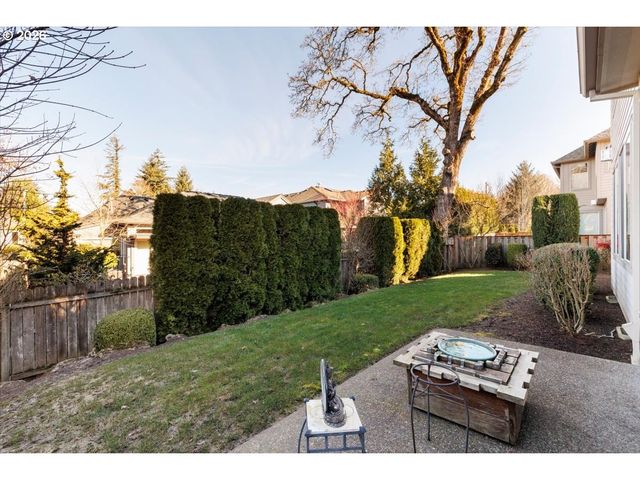 5511 FIELDSTONE Ct, Lake Oswego, OR 97035