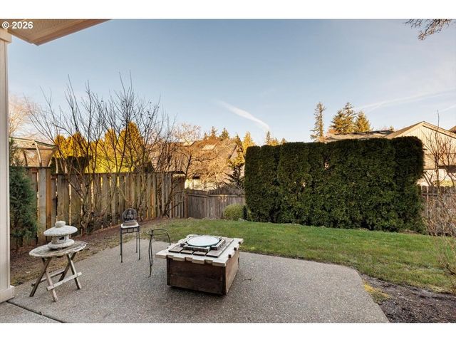 5511 FIELDSTONE Ct, Lake Oswego, OR 97035