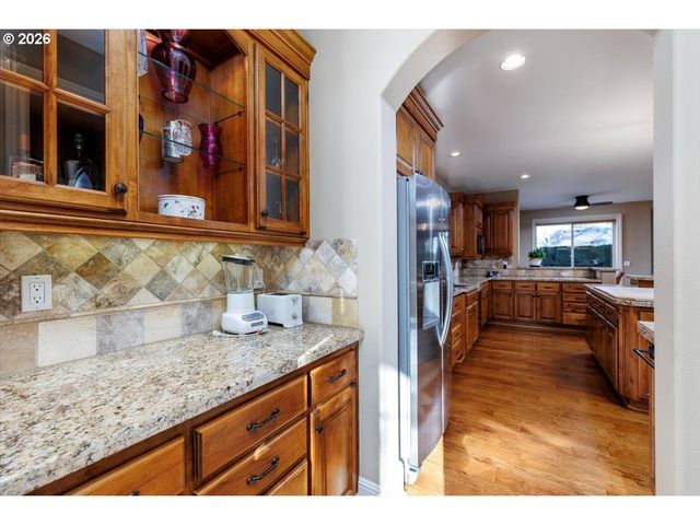 5511 FIELDSTONE Ct, Lake Oswego, OR 97035