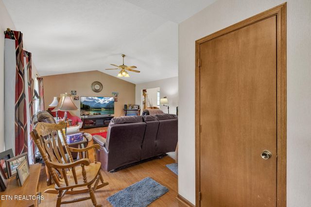 243 Bunch Lane, Clinton, TN 37716