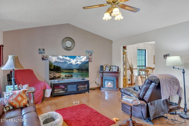 243 Bunch Lane, Clinton, TN 37716