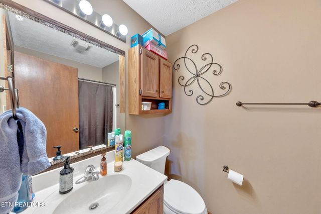 243 Bunch Lane, Clinton, TN 37716