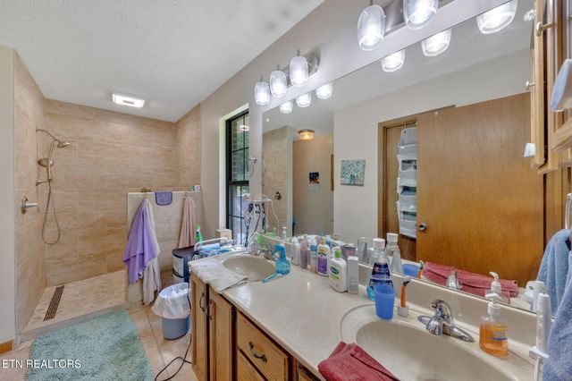 243 Bunch Lane, Clinton, TN 37716